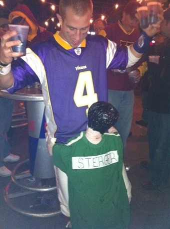 Illustration for article titled Despite Chris From Austin's Victory, People Still Sent Favre/Sterger Costume Pictures All Week